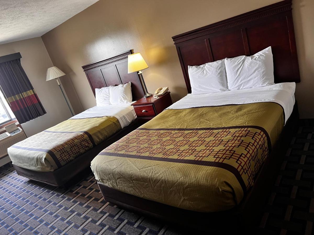 Sky Lodge Inn & Suites - Delavan Eksteriør billede