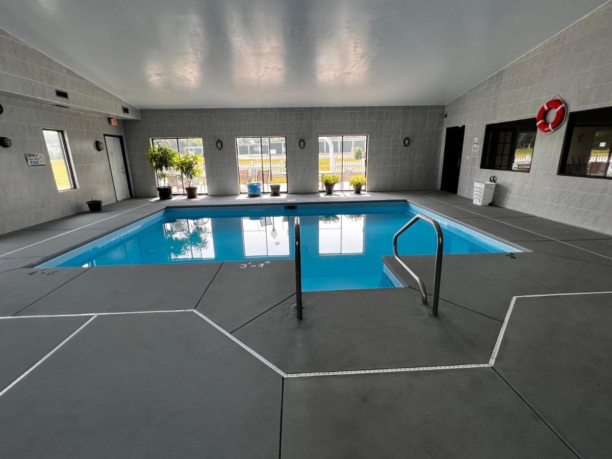 Sky Lodge Inn & Suites - Delavan Eksteriør billede