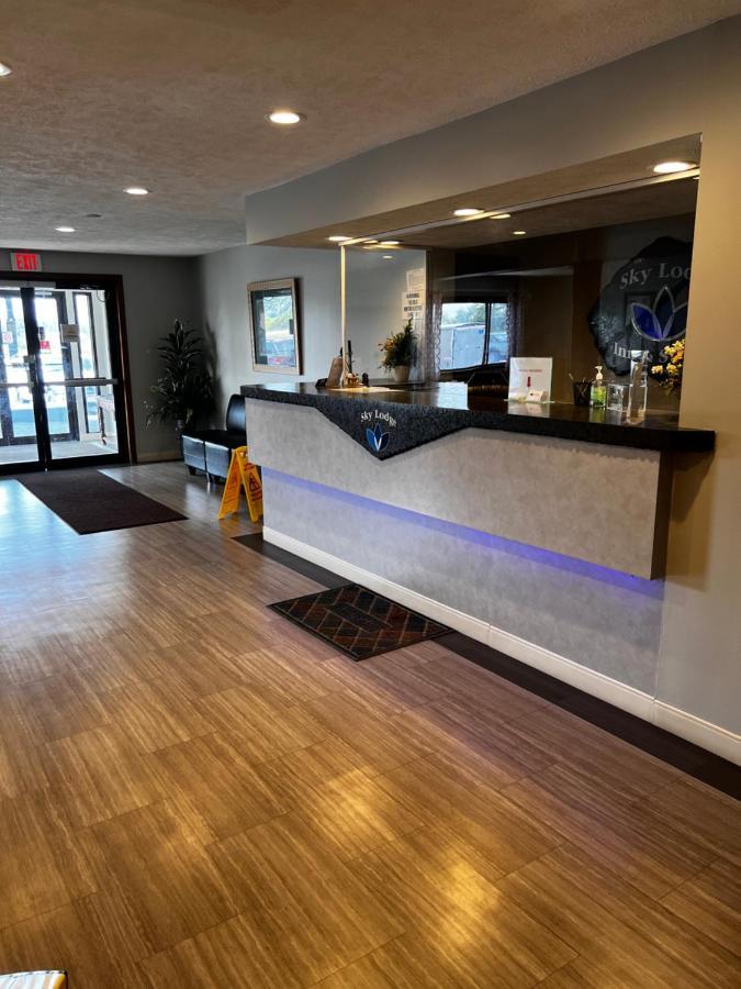 Sky Lodge Inn & Suites - Delavan Eksteriør billede