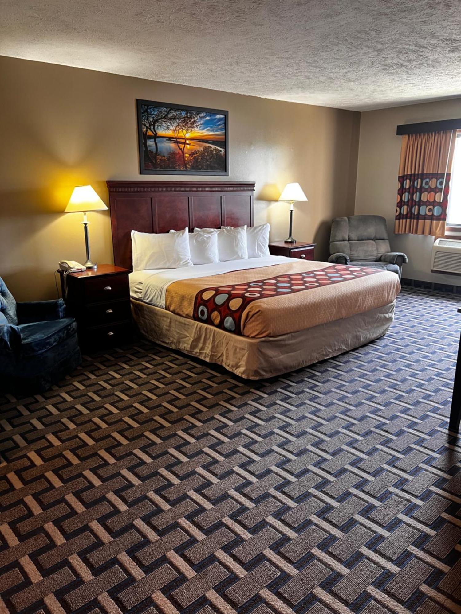 Sky Lodge Inn & Suites - Delavan Eksteriør billede
