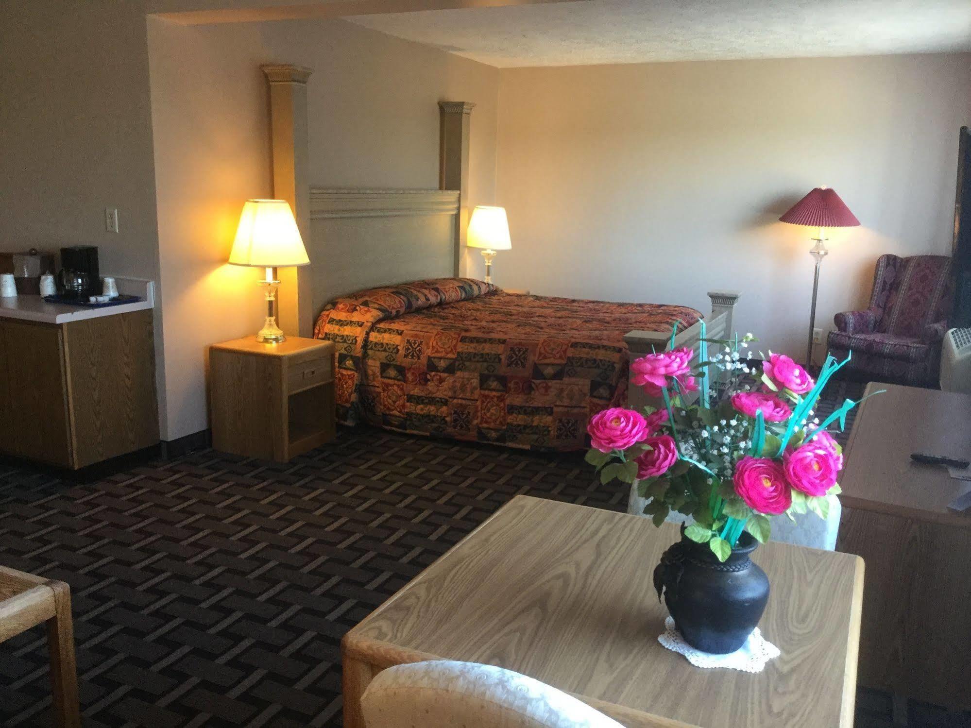 Sky Lodge Inn & Suites - Delavan Eksteriør billede